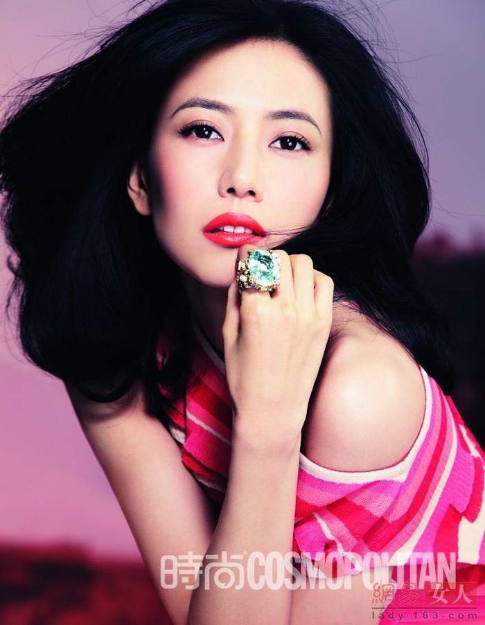 Đã bước sang tuổi 38, Cao Viên Viên vẫn là gương mặt quảng cáo đắt giá trên bìa tạp chí với vẻ đẹp trong ngần của một ngọc nữ. Và trong mắt Triệu Hựu Đình, Cao Viên Viên là đệ nhất mĩ nhân Bắc kinh